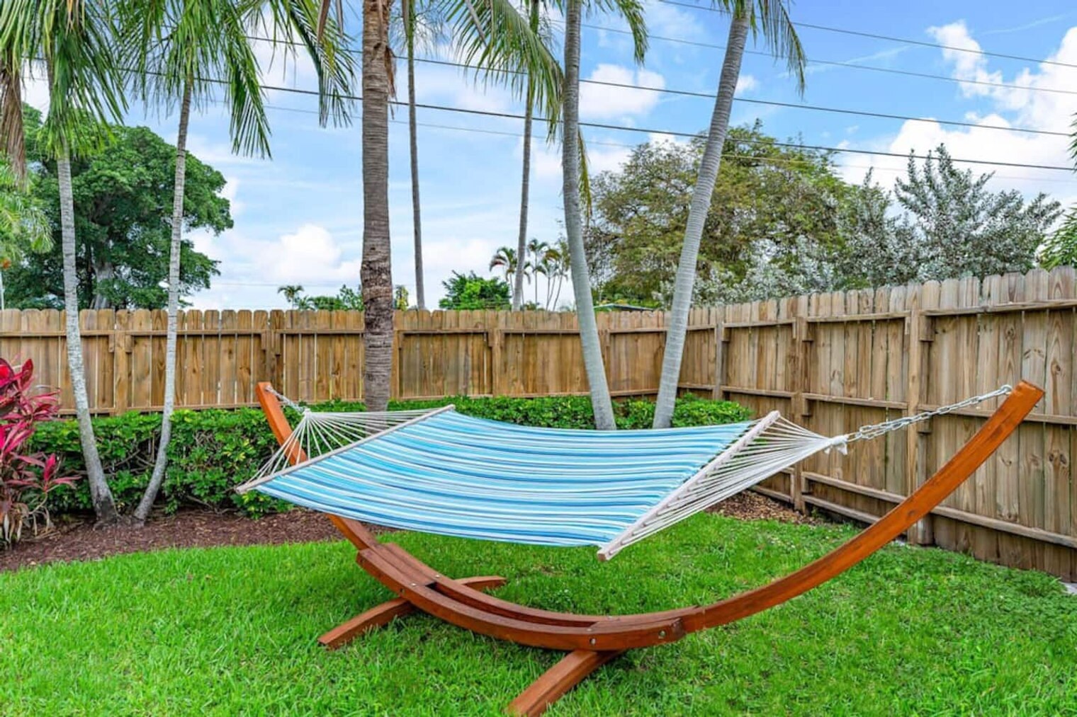 Building Photo - 830 SW 14th Ct