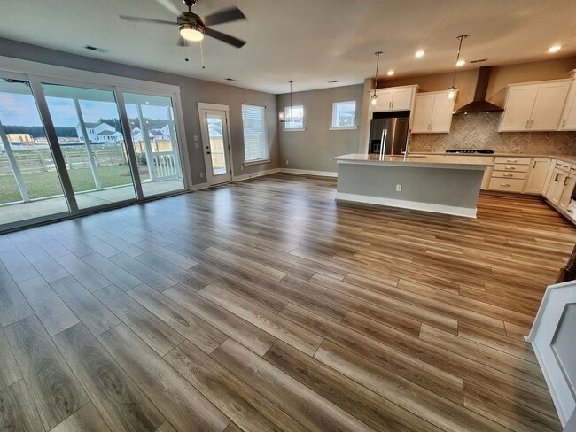 Building Photo - Like new in Midtown - 3 bedrooms plus addi...
