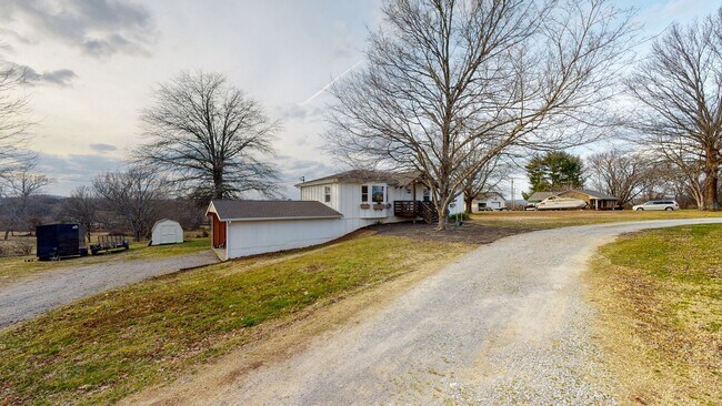 Building Photo - Stunning home situated on over 1 acre in North Thompson’s Station!