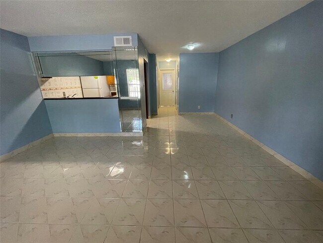 Building Photo - 1405 Shadowdale Dr