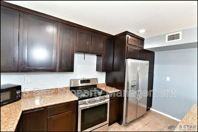 Building Photo - 6372 Franklin Ridge Dr
