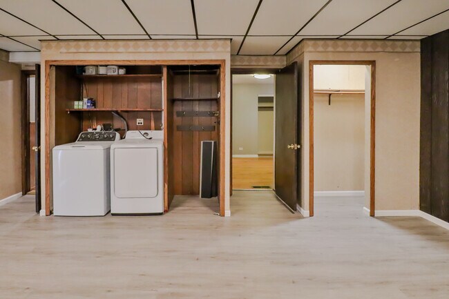 Building Photo - 7119 Stanford Dr