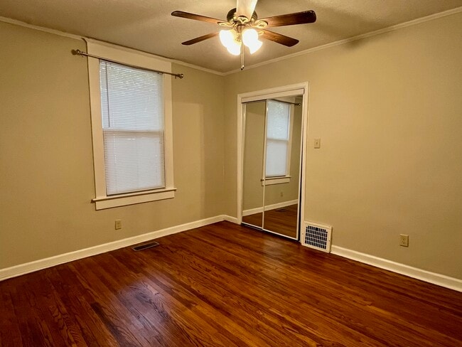 Building Photo - 306 E Scarritt St