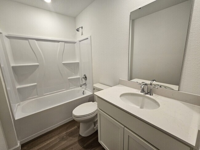 Building Photo - 717 Holly Lakes Dr