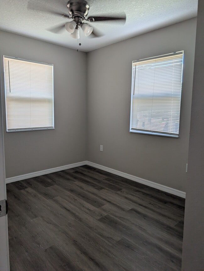 Building Photo - 1040 Ola Dr