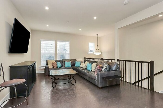 Building Photo - Stunning 3BD/3.5BA End Unit w/ City Views!