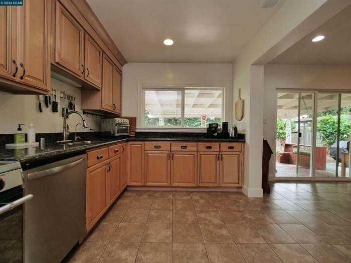 Building Photo - 1260 Apple Dr