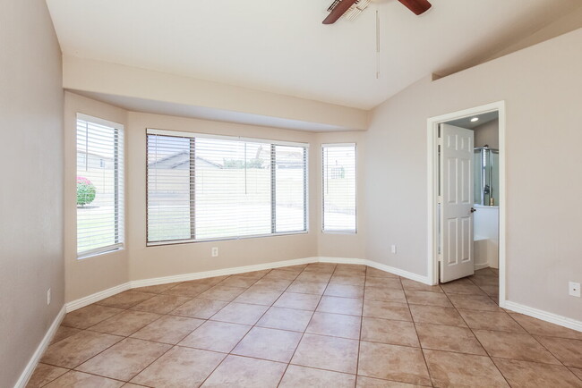 Building Photo - 3910 N 125th Dr