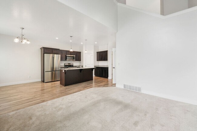 Building Photo - Spacious 4 Bedroom Townhome in Vineyard, UT
