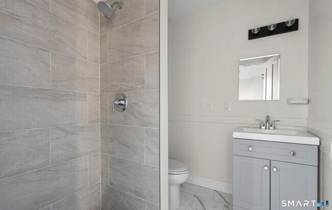 Building Photo - 32 Lamberton St