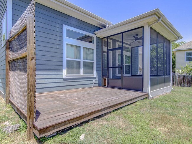 Building Photo - 2117 Maxwell Ln