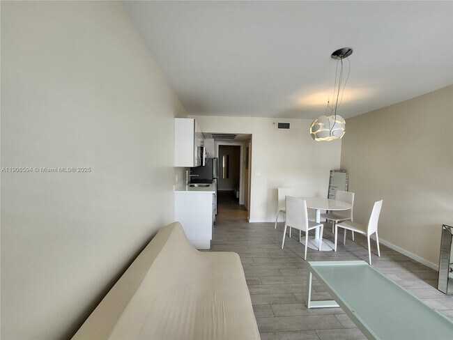 Building Photo - 1601 Meridian Ave