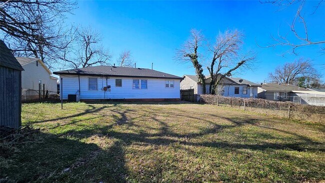 Building Photo - 3633 SE 27th St