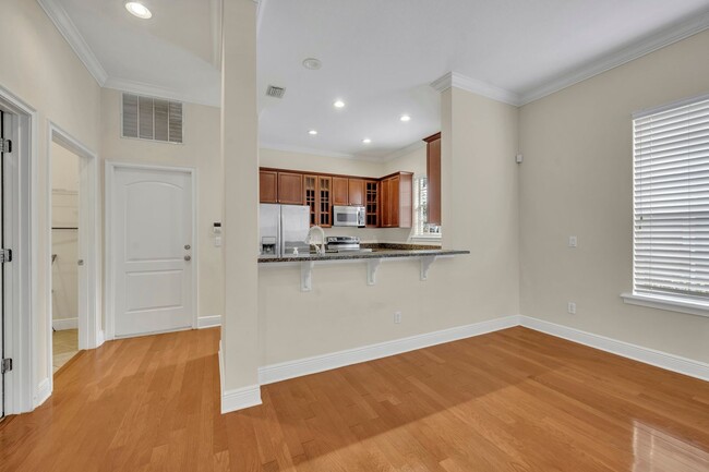 Building Photo - Gorgeous Townhome in Downtown Orlando