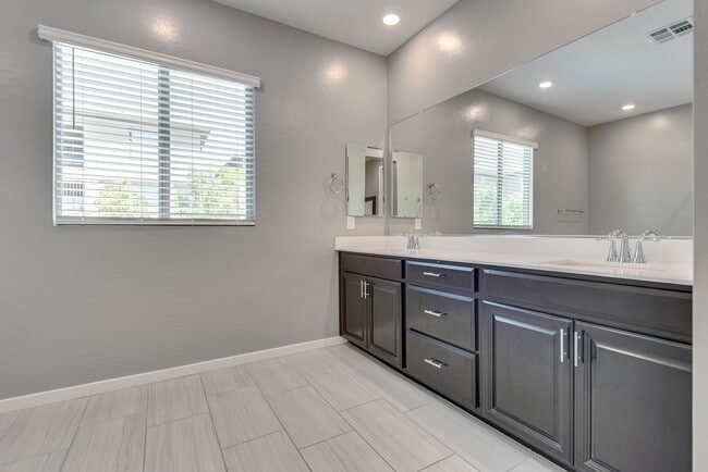 Building Photo - Luxury Summerlin North Home with Private Pool