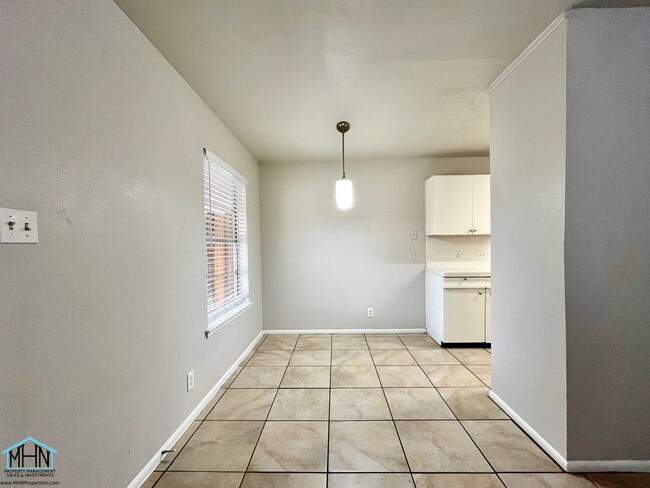 Building Photo - Bright and Airy Duplex in Harmony Hills, just blocks away from West Ave, Blanco Rd and NW Military!