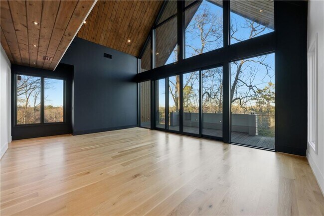 Building Photo - 1033 Reeder Cir NE