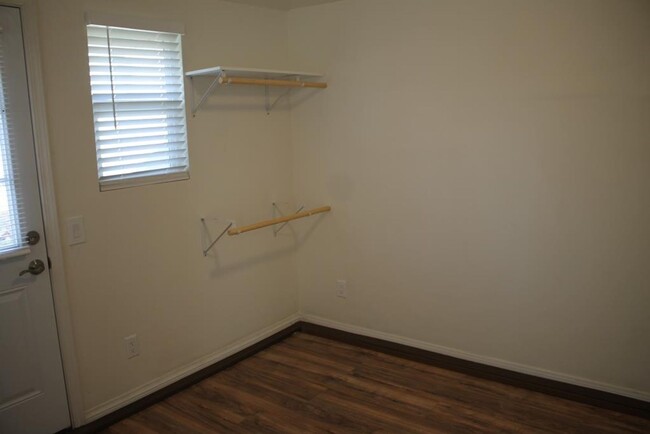 Building Photo - 1Bed/1Bath in Vista~ E. California