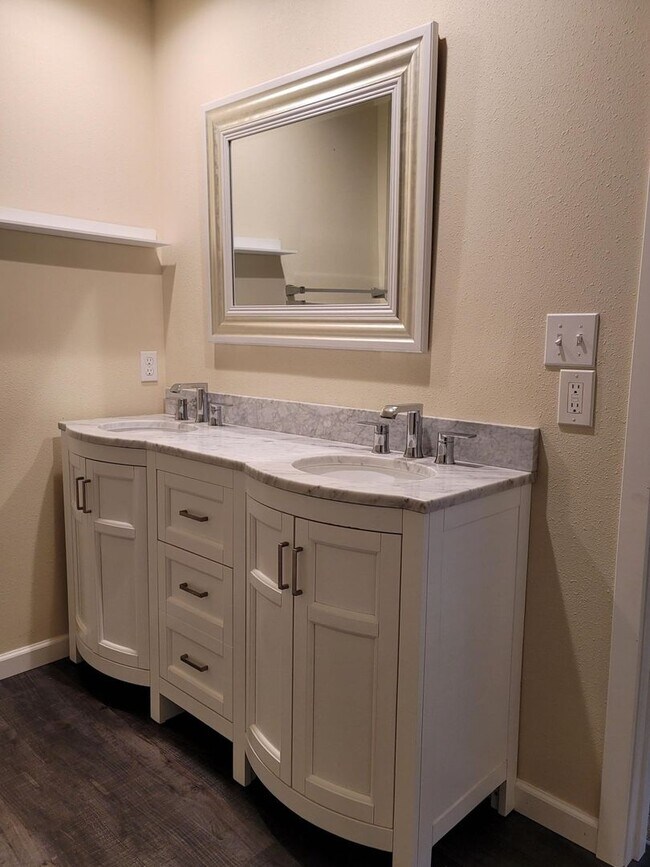 Building Photo - 2 Bedroom Rambler in Suquamish!
