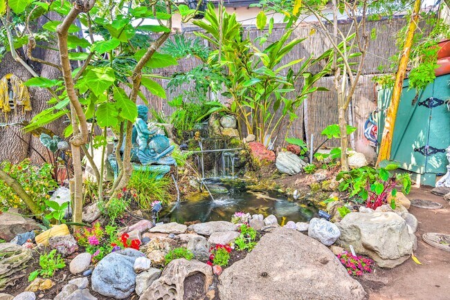 Building Photo - 2434 Cloverfield Blvd