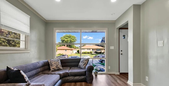 Building Photo - 3452 1st Ave