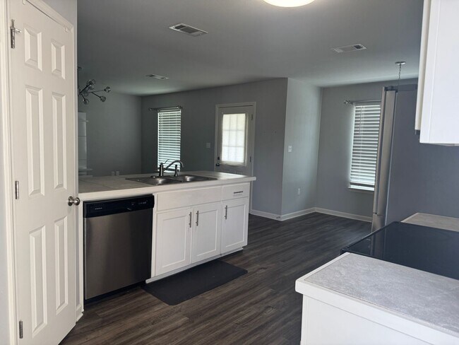 Building Photo - Beautiful Home for Lease in Sunshine, LA.