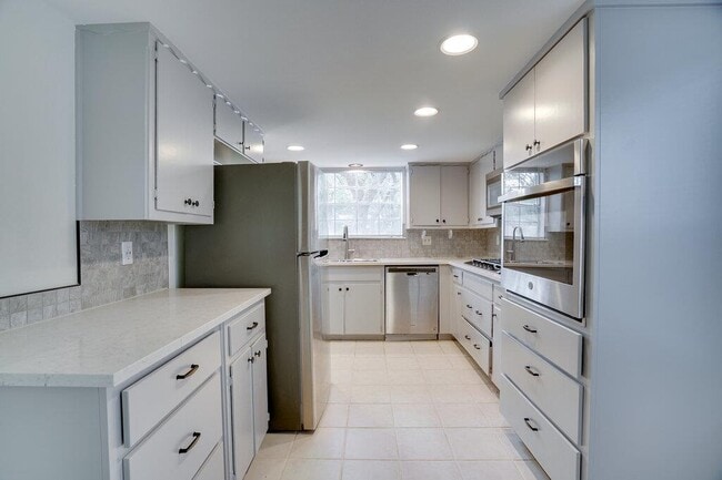 Building Photo - 12011 Cabana Ln