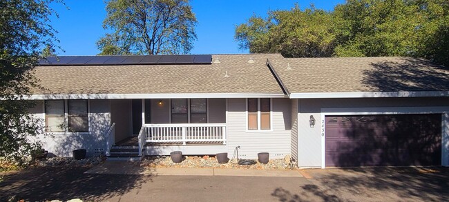 Building Photo - Gorgeous Single-Story Single-Family Home i...