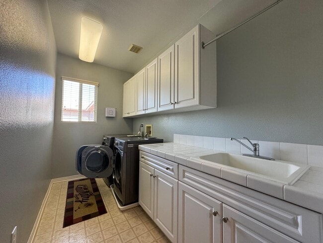 Building Photo - 3701 Pondera St