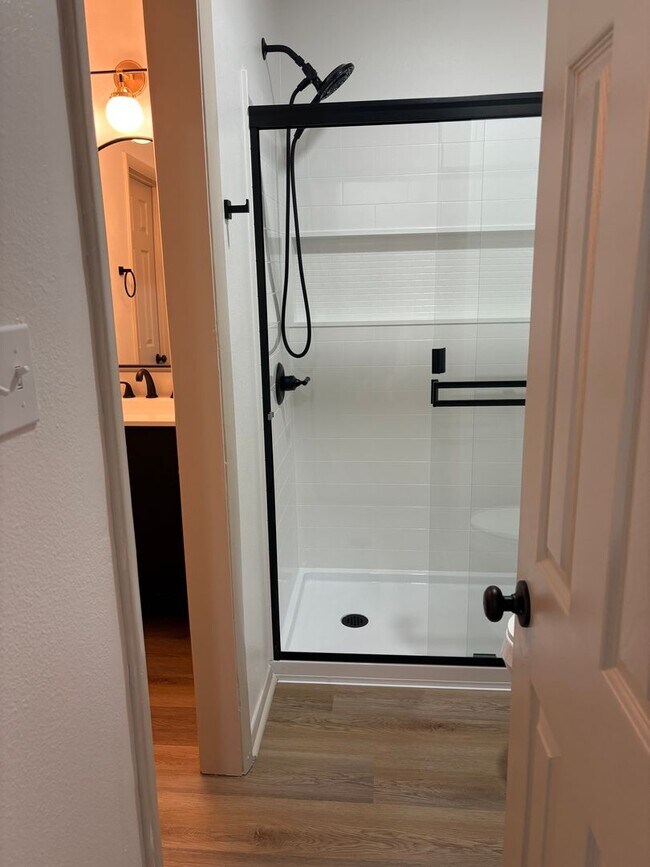 Building Photo - WaveHaus