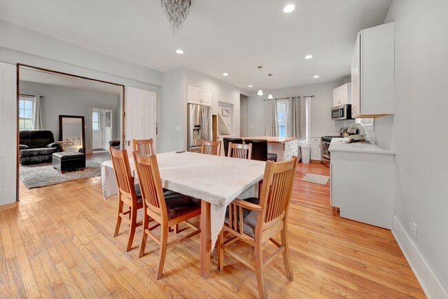 Building Photo - Charming, Recently Updated 3-Bedroom Home in Urbana