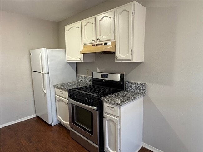 Building Photo - 802 Navidad St