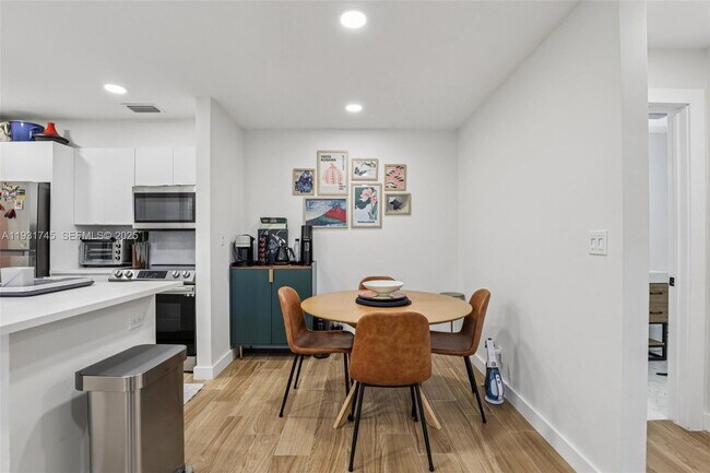 Building Photo - 2926 S University Dr