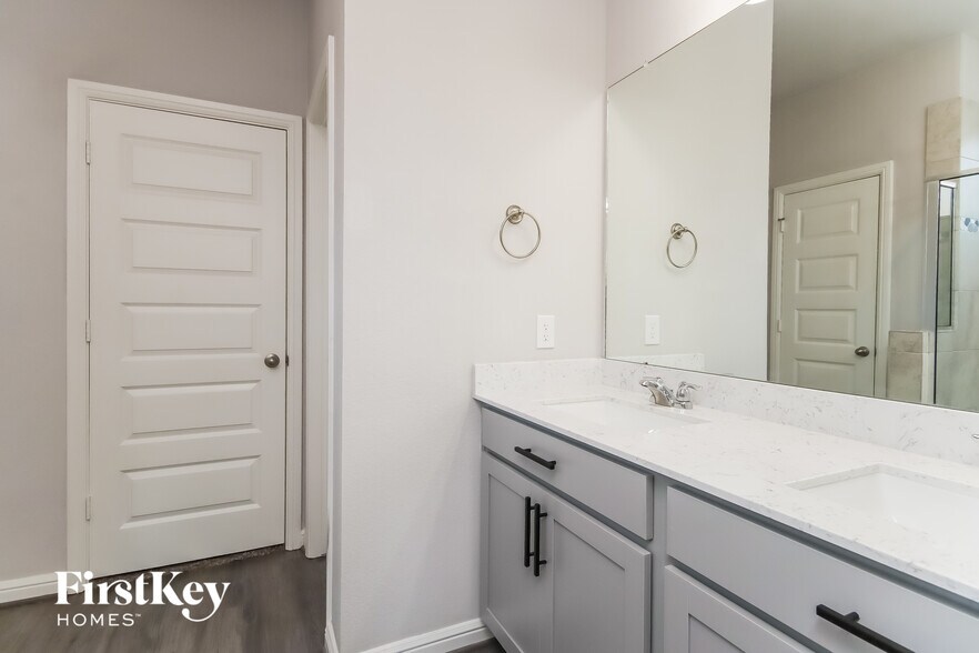 Building Photo - 4820 La Piedra Ln