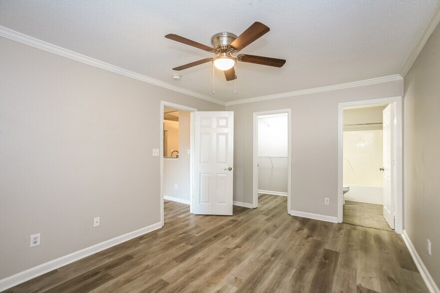 Building Photo - 1358 Evergreen Dr