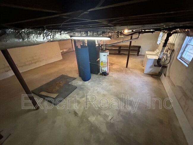 Building Photo - 2249 4th Pl Cir NE