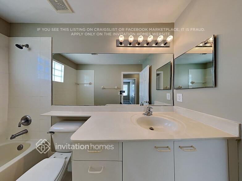 Building Photo - 1502 Running Oak Ln