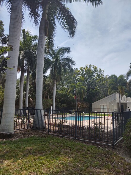 Pool and pool patio - 2208 Bahia Vista St