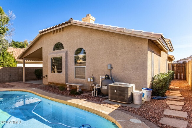 Building Photo - 1180 W Jeanine Dr