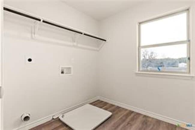 Building Photo - 1ST MONTH RENT FREE