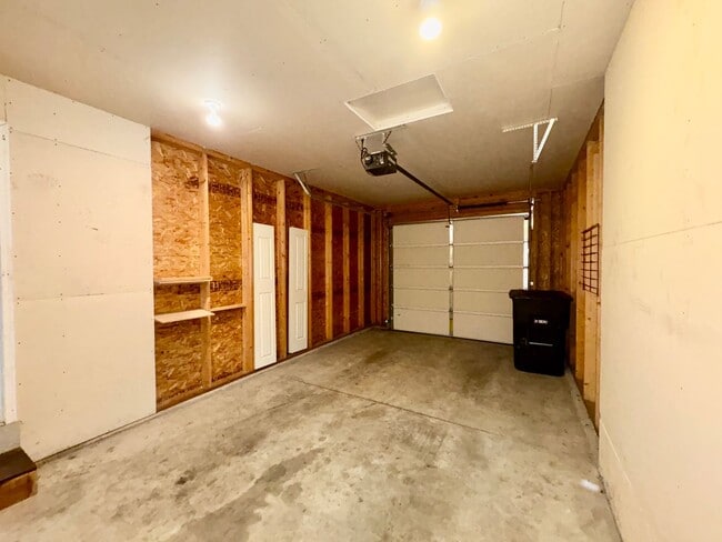 Building Photo - Beautiful West End Townhome – Spacious & M...