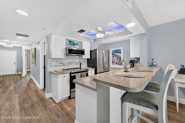 Building Photo - 606 Shorewood Dr