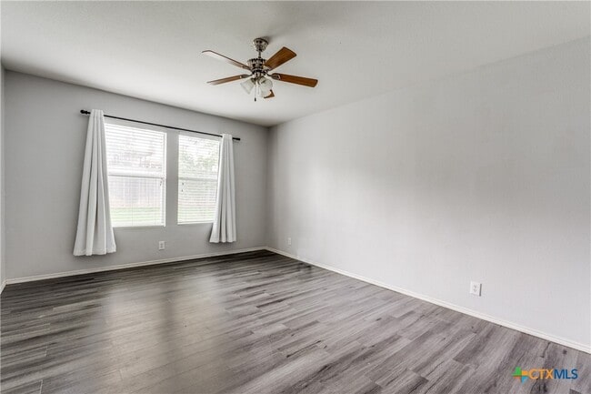 Building Photo - 309 Willow View