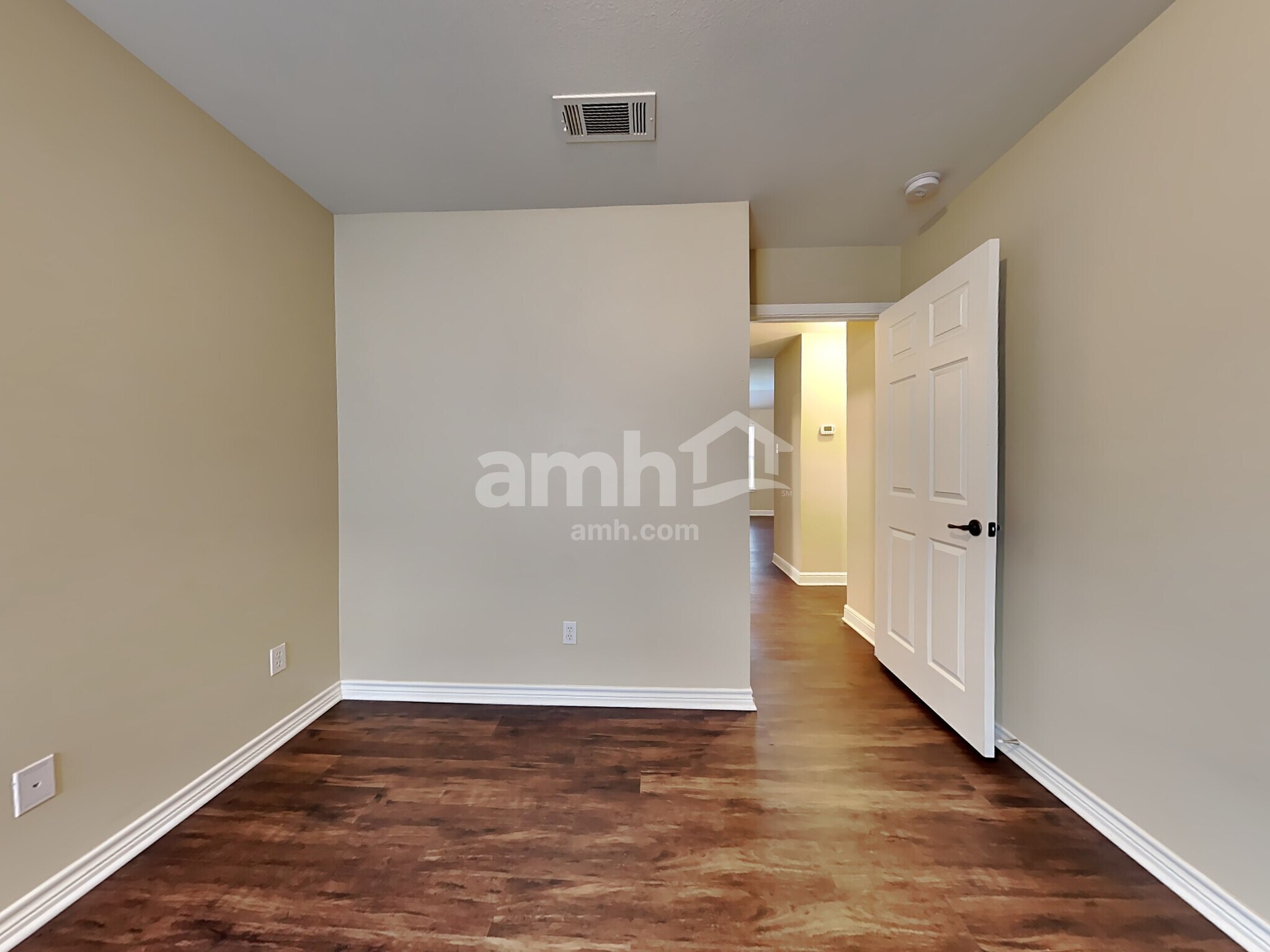 Building Photo - 2301 Arrowhead Dr