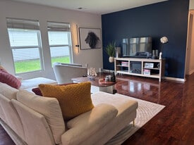 Building Photo - 412 Vinicio Dr