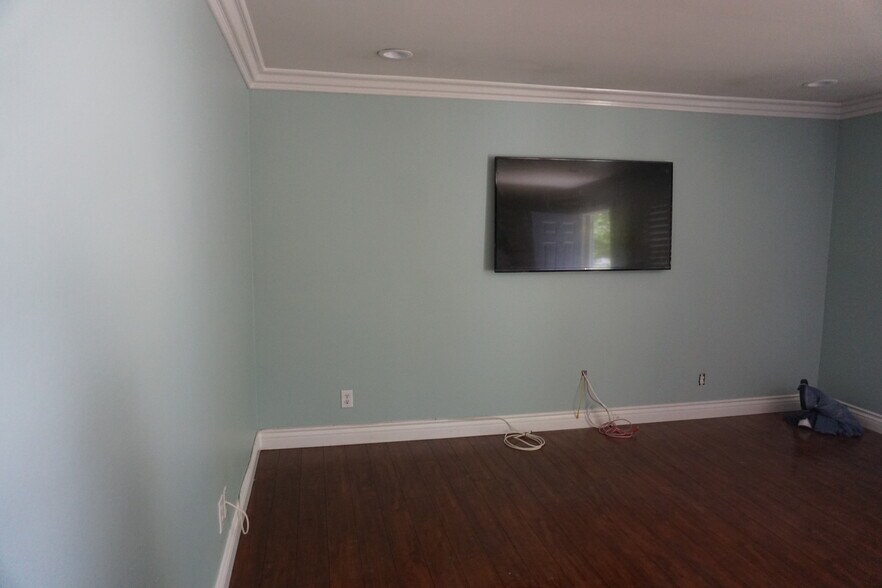 Building Photo - 2075 Avenida Vista Del Monte #1