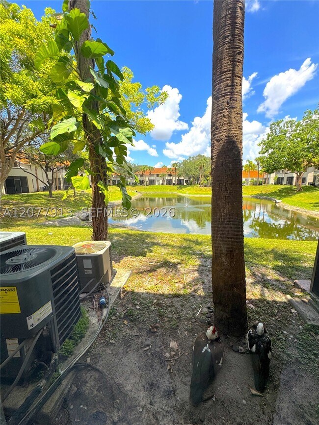 Building Photo - 3252 Coral Lake Dr