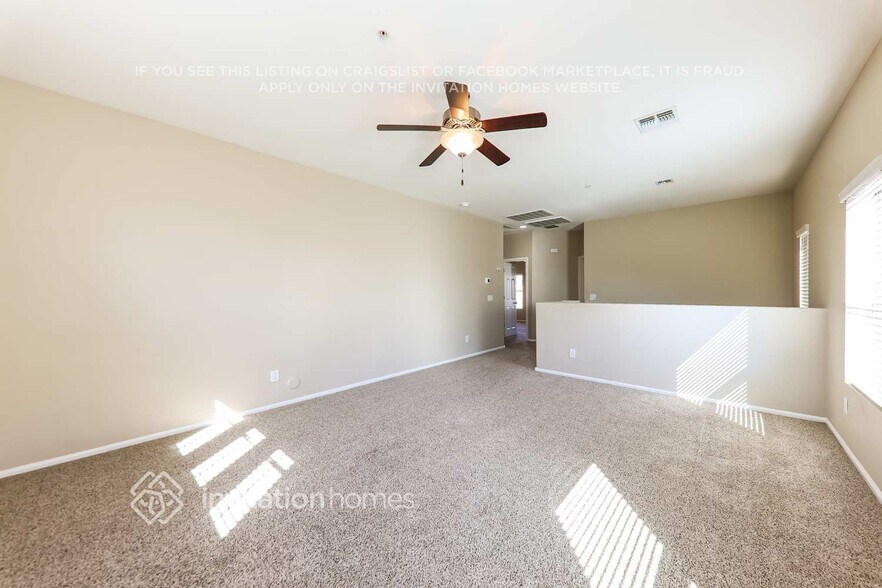 Building Photo - 982 E Corral St