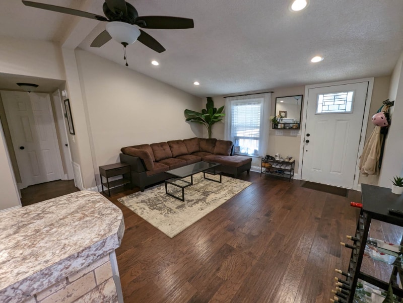 Building Photo - 213 Webb St