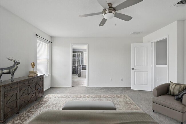 Building Photo - 144 Holstein St